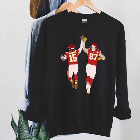 Sweatshirt Mahomes And Kelci High Five Crewneck Sweatshirt 05 - Picture 1 of 5